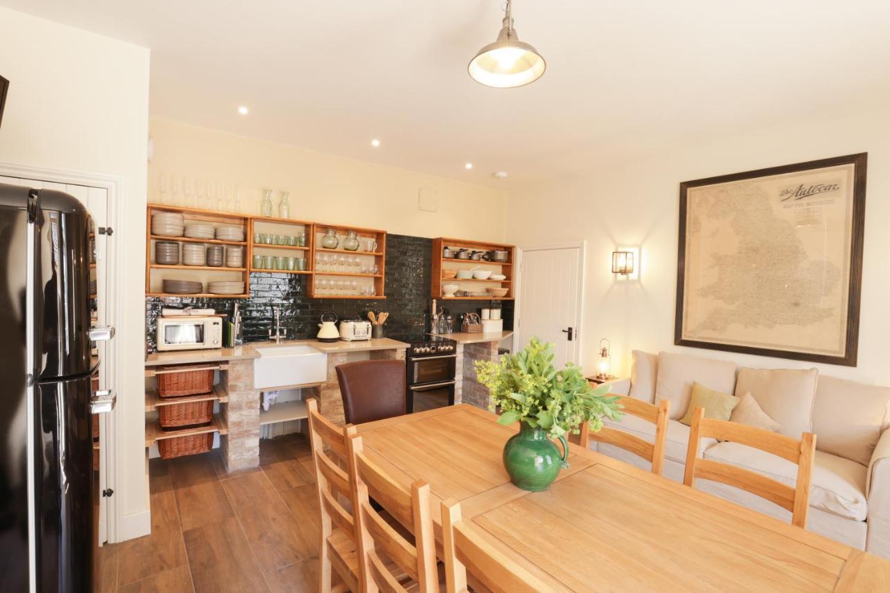North Cadbury Court Coach Houses Екстер'єр фото